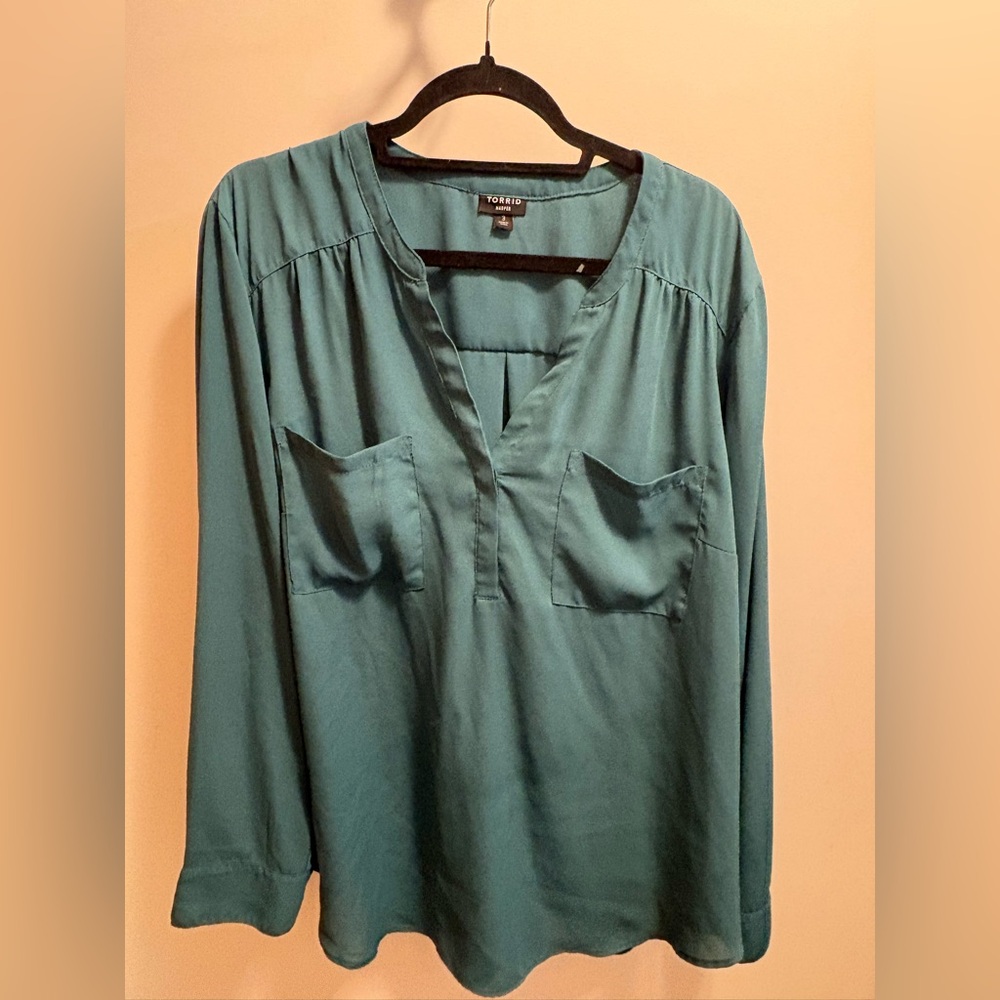 Torrid Harper Long Sleeve Blouse with Pockets, Teal, Size 3 (22/24) - Picture 3 of 4